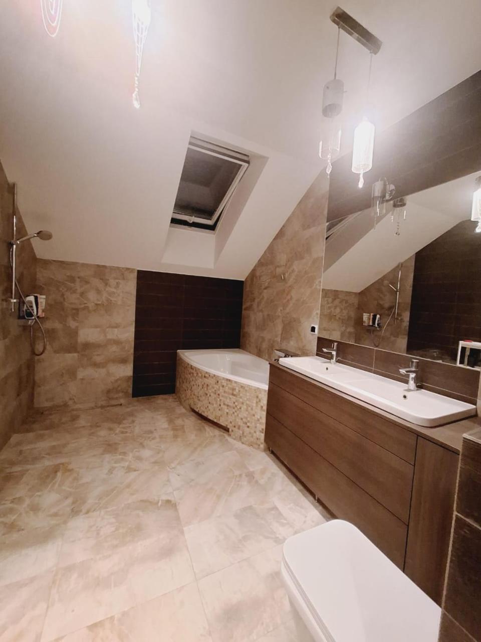 Villa Varzob Varsavia Esterno foto